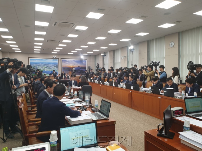 국회에서 25일 열린 국토교통위원회에서 최정호 국토교통부 장관 후보자의 인사청문회가 진행되고 있다. [유오상 기자/osyoo@]