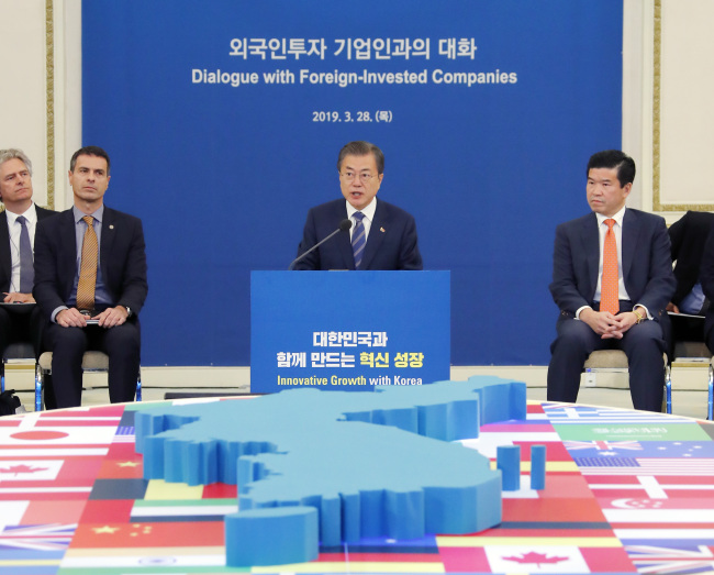President Moon Jae-in addresses leaders of foreign businesses and organizations at the presidential office on Thursday. Yonhap