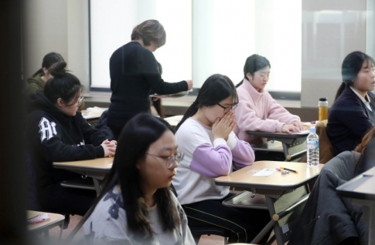 2018학년도 수능 현장. [연합]