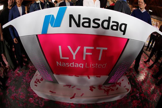 미국 차량공유업체 리프트(Lyft)의 주가가 지난달 29일(현지시간) 기업공개(IPO)를 한지 불과 이틀 만에 21%나 하락했다.[로이터]