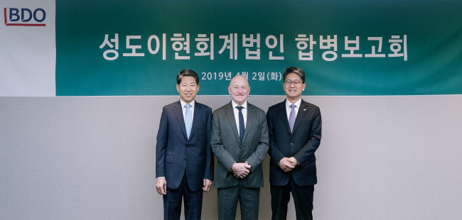(왼쪽부터) 왼쪽부터 BDO성도이현 박근서 대표_Stephen Darley, BDO Asia Pacific CEO_BDO성도이현 최종헌 부대표[BDO성도이현 제공]
(왼쪽부터) 왼쪽부터 BDO성도이현 박근서 대표_Stephen Darley, BDO Asia Pacific CEO_BDO성도이현 최종헌 부대표[BDO성도이현 제공]