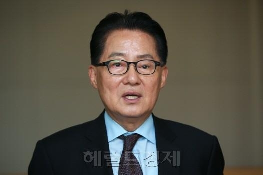 박지원 “황교안 축구장 유세 선거법 위반 몰랐을리가…”