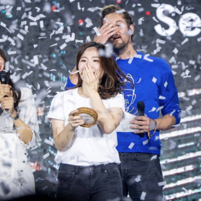 Regina Yoo, co-founder and CMO of Freshcode, wins at WeWork’s Creator Awards, a contest for creators and startups, in Seoul on Feb. 28. (Freshcode)