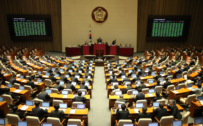The National Assembly passes a motion to ratify South Korea's defense cost deal with the United States and key bills on April 5, 2019. (Yonhap)