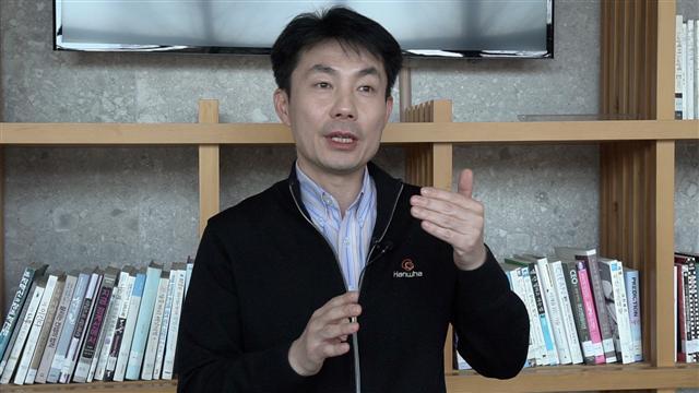 한화첨단소재 조치원 경량복합소재연구소에서 진행된 범퍼 빔 충돌 테스트 현장.