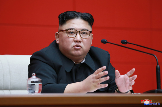 <YONHAP PHOTO-4944> 김정은, 노동당 제7기 제4차 전원회의 주재 (평양 조선중앙통신=연합뉴스) 김정은 북한 노동당 위원장이 지난 10일 당 중앙위원회 본부청사에서 열린 당 제7기 제4차 전원회의를 주재했다고 조선중앙통신이 11일 보도했다. 2019.4.11 [국내에서만 사용가능. 재배포 금지. For Use Only in the Republic of Korea. No Redistribution] photo@yna.co.kr/2019-04-11 09:38:42/ <저작권자 ⓒ 1980-2019 ㈜연합뉴스. 무단 전재 재배포 금지.>
<YONHAP PHOTO-4944> 김정은, 노동당 제7기 제4차 전원회의 주재 (평양 조선중앙통신=연합뉴스) 김정은 북한 노동당 위원장이 지난 10일 당 중앙위원회 본부청사에서 열린 당 제7기 제4차 전원회의를 주재했다고 조선중앙통신이 11일 보도했다. 2019.4.11 [국내에서만 사용가능. 재배포 금지. For Use Only in the Republic of Korea. No Redistribution] photo@yna.co.kr/2019-04-11 09:38:42/ <저작권자 ⓒ 1980-2019 ㈜연합뉴스. 무단 전재 재배포 금지.>
