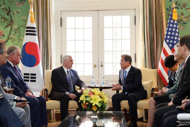 President Moon Jae-in and US Vice President Mike Pence hold a meeting in Washington on Thursday. Yonhap