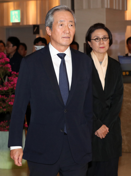 정몽준 아산재단 이사장 12일 서울 서대문구 신촌세브란스병원 장례식장에 마련된 고(故) 조양호 한진그룹 회장의 빈소로 들어서고 있다. [연합뉴스]