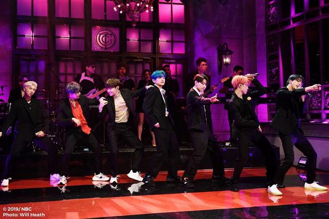 방탄소년단 SNL ‘작은 것들을 위한 시’ 무대.
