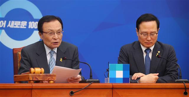자유한국당 황교안 대표(왼쪽 두번째)가 15일 오전 국회에서 열린 최고위원회의에서 발언하고 있다.    [연합]