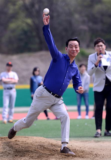 시구하는 권용원 금투협회장