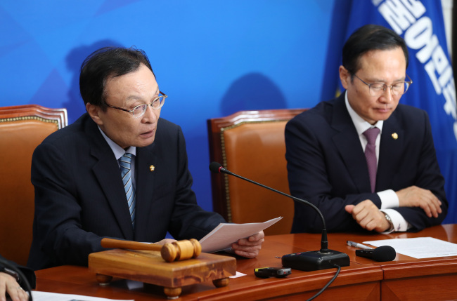 <YONHAP PHOTO-1745> 발언하는 더불어민주당 이해찬 대표 (서울=연합뉴스) 신준희 기자 = 더불어민주당 이해찬 대표가 22일 서울 여의도 국회에서 열린 최고위원회의에서 발언을 하고 있다. 2019.4.22 hama@yna.co.kr/2019-04-22 09:55:01/ <저작권자 ⓒ 1980-2019 ㈜연합뉴스. 무단 전재 재배포 금지.>
<YONHAP PHOTO-1745> 발언하는 더불어민주당 이해찬 대표 (서울=연합뉴스) 신준희 기자 = 더불어민주당 이해찬 대표가 22일 서울 여의도 국회에서 열린 최고위원회의에서 발언을 하고 있다. 2019.4.22 hama@yna.co.kr/2019-04-22 09:55:01/ <저작권자 ⓒ 1980-2019 ㈜연합뉴스. 무단 전재 재배포 금지.>