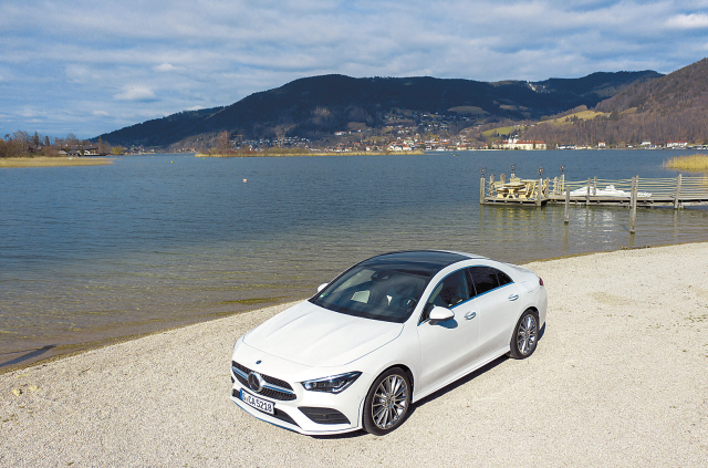 더 뉴 CLA 200d 실내. 스마트폰에 익숙한 젊은 세대를 의식한 인테리어 구성은 미래지향적인 모습이다 정찬수 기자/andy@