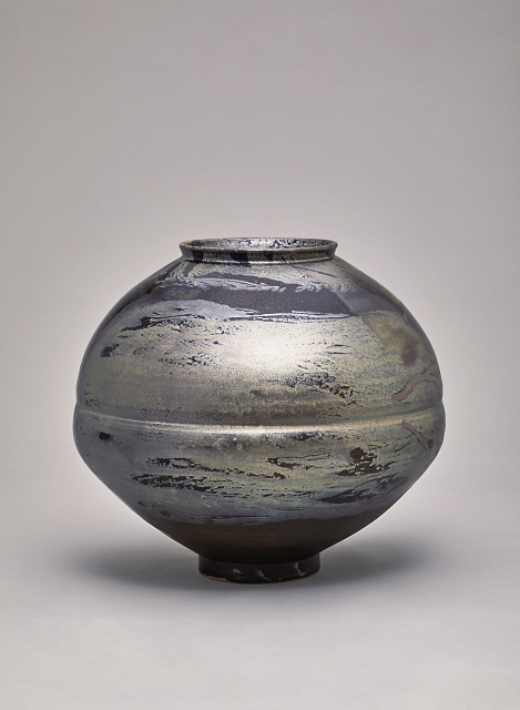김시영, moon jar, 1300℃ reduction firing, 52×44cm, 2019
[슈페리어갤러리 제공]