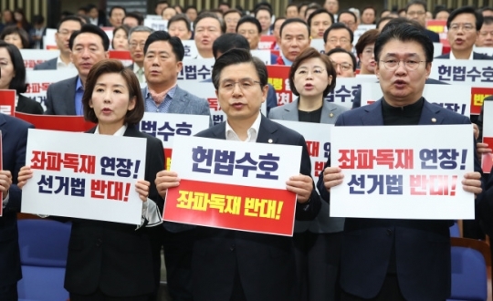 “한국당 해산 청원 北 배후설”…‘우리민족끼리’ 최근 논평 보니