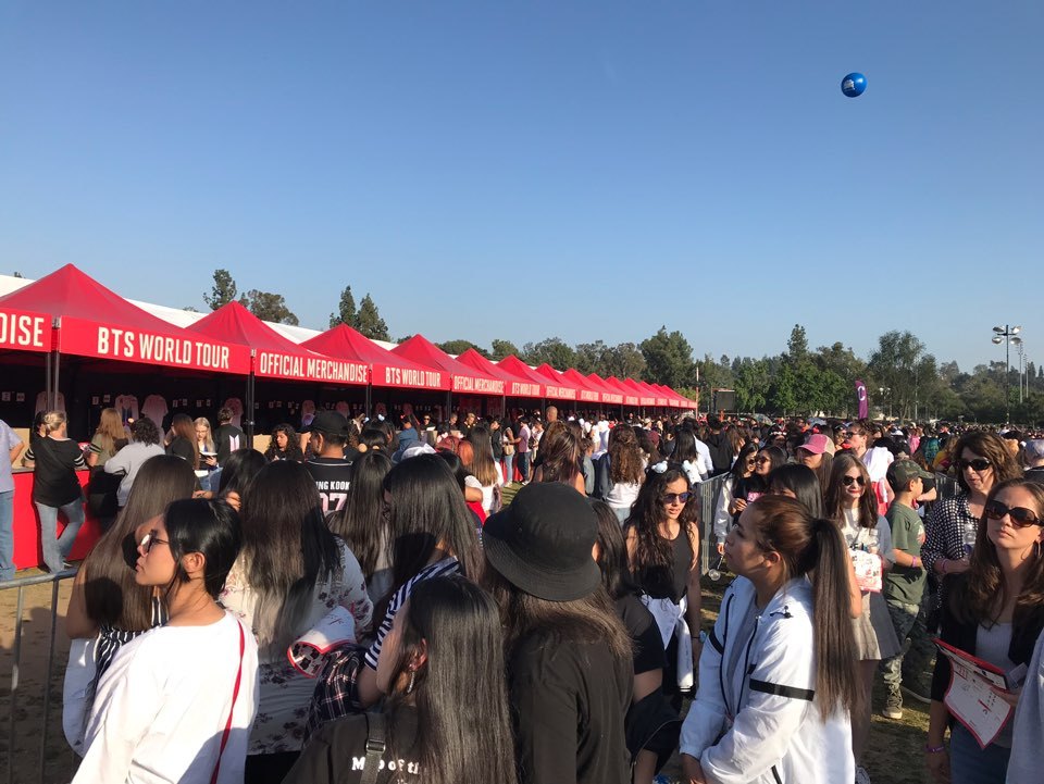 Concert-goers gather outside Rose Bowl Stadium inin Los Angeles for the BTS concert on Saturday.Yonhap