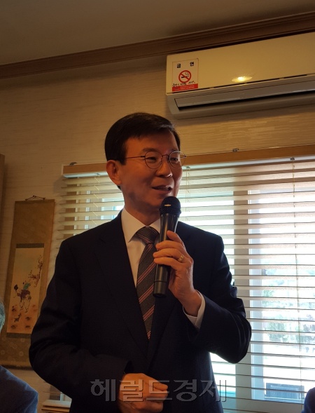문성혁 해양수산부 장관이 7일 세종시 한 식당에서 가진 출입기자단 오찬에서 발언을 하고 있다. [황해창 기자/hchwang@]