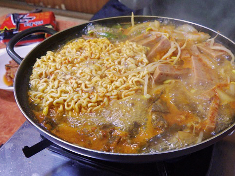 Budaejjigae (Lee So-jung/ The Korea Herald)