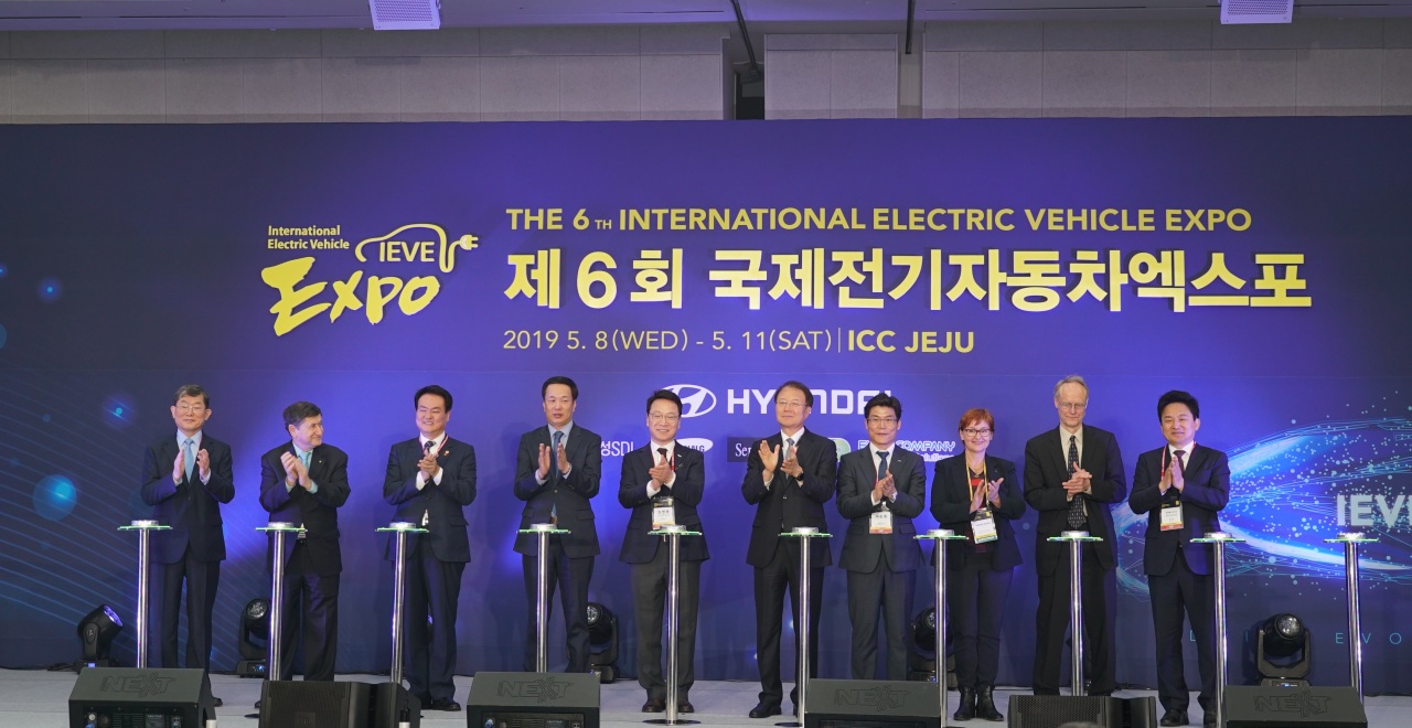 Participants attend an opening ceremony for the sixth International Electric Vehicle Expo on Wednesday at Jeju International Convention Center in Seogwipo-si, Jeju Island. (Lim Jeong-yeo/The Korea Herald)