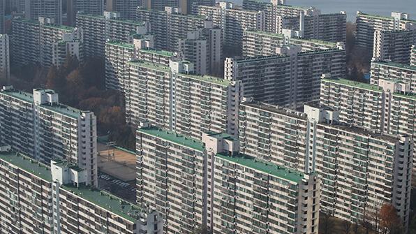 서울시 측과 갈등이 깊어지고 있는 서울 송파구 잠실주공5단지의 모습.  [연합]