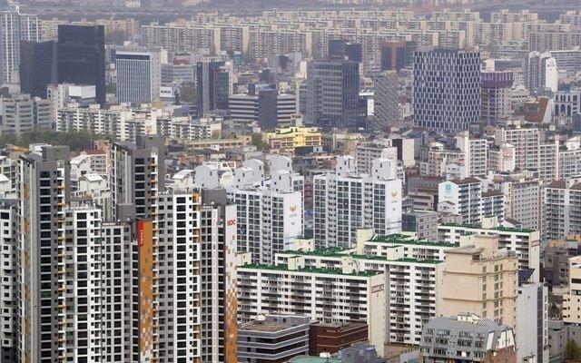 주택구매심리악화로 실수요자들이 전세로 발길을 돌릴 것으로 전망된다. 실제 지난달 전국 매수우위지수는 23.6으로 지난해 9월 74.3 대비 3분의 1수준으로 크게 떨어졌다.  [연합]