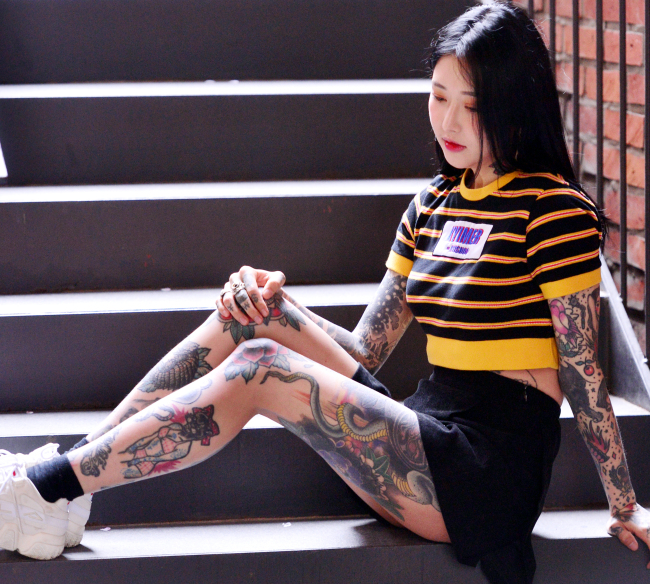 Tattoo artist Ahn Li-na (Park Hyun-koo/The Korea Herald)
