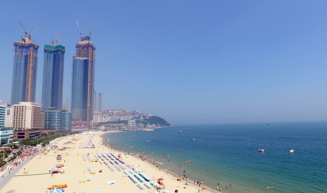 This photo shows Haeundae Beach in Busan, some 450 kilometers south of Seoul, on July 17. (Yonhap)