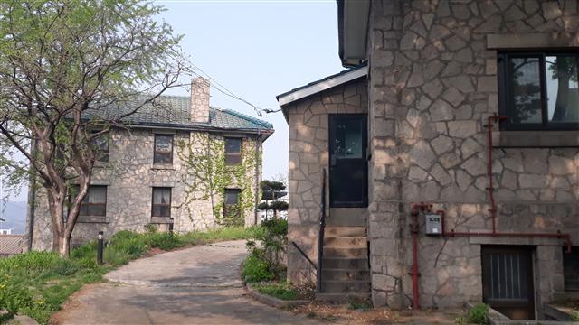 대선제분 전경과 부대공장(위) 켐벨 선교사 주택.  [서울시 제공]