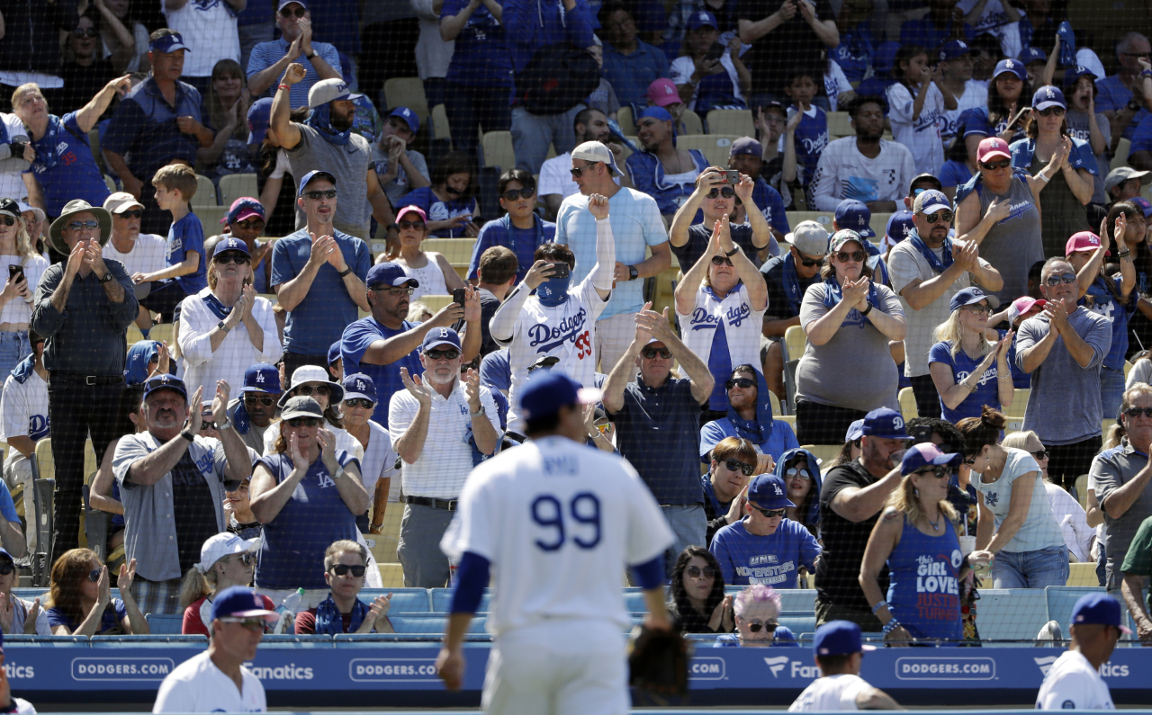 The crowd cheers for Los Angeles Dodgers starting pitcher Hyun-Jin Ryu (99) as he walks off the field during the eighth inning of a baseball game against the Washington Nationals, Sunday, May 12, 2019, in Los Angeles. (AP)