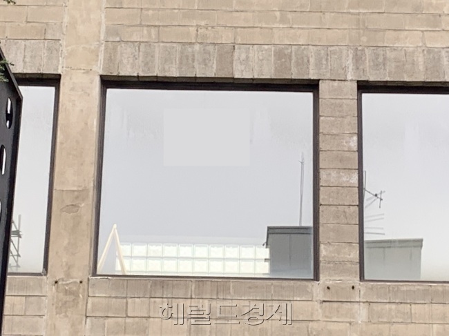압구정동에 위치한 H 성형외과 외관 모습. [사진=박자연 인턴기자/nature68@heraldcorp.com]