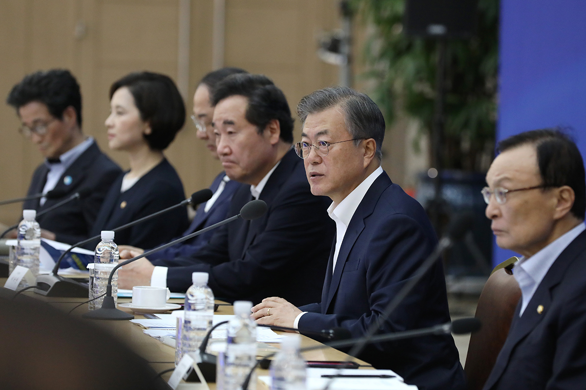 문재인 대통령이 지난 16일 세종시에서 열린 ‘2019국가재정전략회의’에 참석해 발언하고 있다. [청와대 제공]