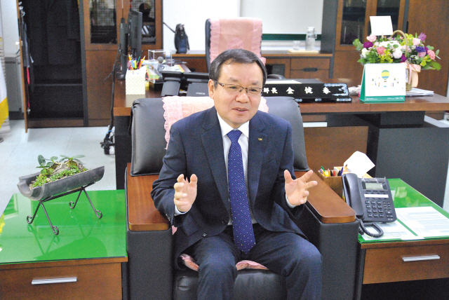 김건태 LX 대구경북본부장이 스마트시티 시범사업에 대해 설명하고 있다.  [한국국토정보공사 대경본부 제공]