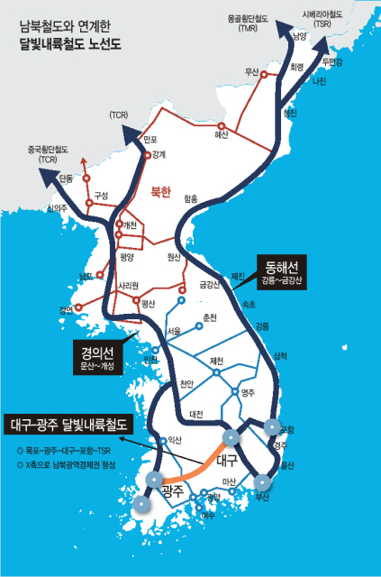 대구~광주간 달빛내륙 철도건설’계획이 가시화되고 있다.
20일 대구시에 따르면 지난달 24일 광주시청에서 동·서간 인적·물적 교류촉진과 국민 대통합 및 상생을 꾀하기 위한 대통령 공약사업인 ‘대구~광주간 달빛내륙철도 건설 연구용역’ 중간보고회를 열었다.
이 사업은 4조 8987억원이 투입돼 대구~광주간 191km 구간을 최고시속 250Km/h로 달릴 수 있는 고속화 철도를 만드는 것으로, 대구~광주간 1시간이내 생활권을 형성할 수 있다.
당시 보고회에선 한국교통연구원이 달빛내륙철도 건설의 필요성 및 최적 노선 수요예측, 경제성 분석 등 타당성 논리 등이 보고됐다.
이어 제4차 국가철도망 구축계획 신규사업 반영을 위한 논리개발 등 사업 타당성에 대한 질의·응답이 있었다.
대구시는 지난달 정부가 발표한 예비타당성조사 개편에 따른 내용이 반영될 수 있도록 조치해 줄 것을 요구했다. 이는 사회적가치 평가 강화를 위해 정책성 평가시 정책효과(사회적 가치) 항목이 신설됨에 따라 일자리, 주민생활여건 영향, 환경성, 안전성을 고려해 줄 것을 주문했다.
또 종합평가(AHP) 방법 개편으로 국토교통부와 지자체가 AHP 평가자에게 사업 의미와 효과에 대해 충분히 설명할 수 있는 기회가 제공됨에 따라 이에 대한 대응 방안 등도 모색했다.
이번 연구용역은 지난 2018년 7월부터 대구시와 광주시가 공동 발주한 용역으로 오는 10월까지 한국교통연구원에서 용역을 수행한다.
그동안 조기건설을 위해 대구, 광주를 비롯해 8개의 경유 지자체와 해당지역 국회의원의 협조를 통해 국토교통부 예산에 사전타당성조사 용역비 5억원을 확보했다.
달빛내륙철도 사업이 완료되면 영호남 내륙도시간 연결로 신남부광역경제권 산업구조 연계를 통해 일자리 창출과 관광특화사업 추진 등 지역 균형발전에 기여할 것으로 예상된다.
대구시 관계자는 “대구시와 광주시, 8개의 경유 지자체의 적극적인 노력으로 정부(국토부) 주도의 사전타당성조사에 착수하게 됐다”며 “달빛내륙철도 건설이 가시화 될 수 있도록 최선의 노력을 다하겠다”고 말했다.
대구=김병진 기자/kbj7653@heraldcorp.com