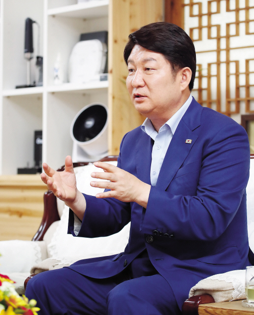 권영진 대구시장은 최근 지역에 유치한 한국물기술인증원을 세계적인 인증기관으로 만들겠다고 밝혔다.  [대구시 제공]