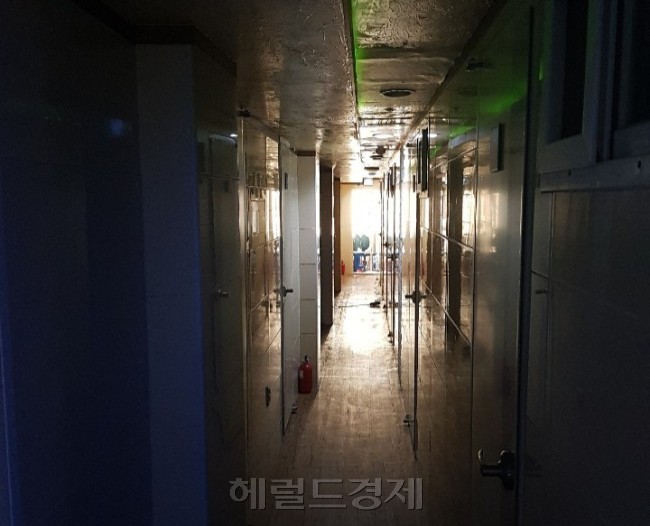 지난 20일 오후 방문한 서울 금천구 가산동 한 고시원. 이곳에서 고시원 주민 50대 남성이 30대 중국동포에 의해 살해돼 19일 오후 발견됐다.  김용재 인턴기자/kyj192@