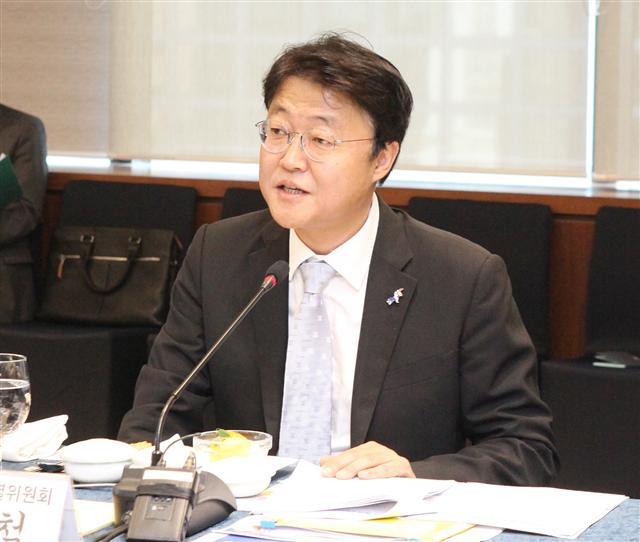 주형철 신남방정책특별위원회 위원장이 21일 오전 열린 금융권 간담회에서 이야기하고 있다.  [신남방특위 제공]