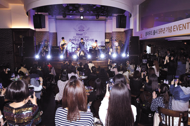 ▲ 클라우드 출시 5주년 행사 모습
◀ 클라우드 병ㆍ클라우드 캔 제품 이미지
[롯데주류 제공]