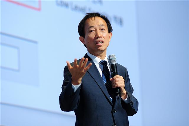 박대연 티맥스 회장은 기자간담회에서 인프라 중심의 클라우드를 플랫폼과 서비스로 확대할 것이라고 밝혔다.  [티맥스 제공]