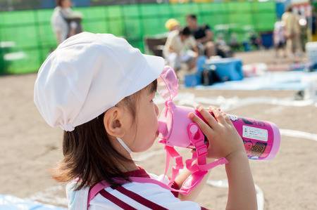 [벌써 여름, 건강 비상 ②]땀 배출 어려운 아이…야외 활동 중 땀 많이 흘리면 쉬게 해야