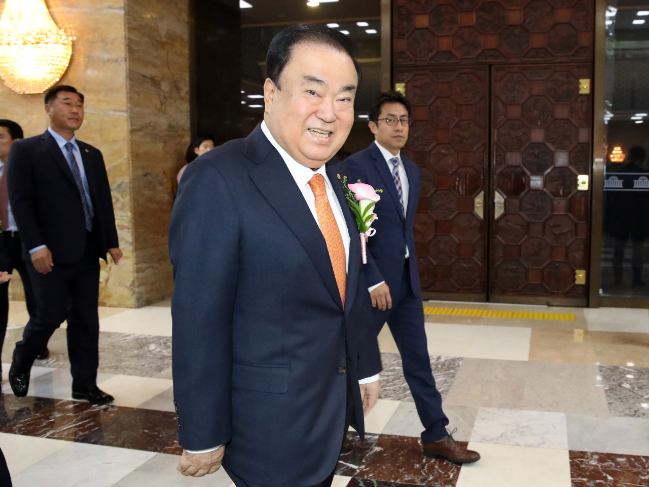 <YONHAP PHOTO-2262> 국회 개원 기념식 참석하는 문희상 국회의장 (서울=연합뉴스) 이진욱 기자 = 문희상 국회의장이 27일 오전 국회에서 열린 제71주년 국회 개원 기념식에 참석하고 있다. 2019.5.27 cityboy@yna.co.kr/2019-05-27 10:04:50/ <저작권자 ⓒ 1980-2019 ㈜연합뉴스. 무단 전재 재배포 금지.>
<YONHAP PHOTO-2262> 국회 개원 기념식 참석하는 문희상 국회의장 (서울=연합뉴스) 이진욱 기자 = 문희상 국회의장이 27일 오전 국회에서 열린 제71주년 국회 개원 기념식에 참석하고 있다. 2019.5.27 cityboy@yna.co.kr/2019-05-27 10:04:50/ <저작권자 ⓒ 1980-2019 ㈜연합뉴스. 무단 전재 재배포 금지.>