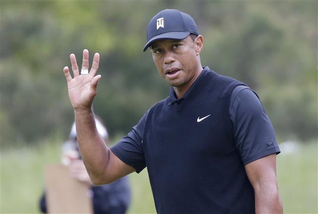 <YONHAP PHOTO-1865> Tiger Woods reacts after he makes a birdie on the 6th hole in the second round of the PGA Championship at The Black Course at Bethpage State Park in Farmingdale, New York on May 17, 2019. Photo by John Angelillo/UPI/2019-05-18 07:56:33/ <저작권자 ⓒ 1980-2019 ㈜연합뉴스. 무단 전재 재배포 금지.>