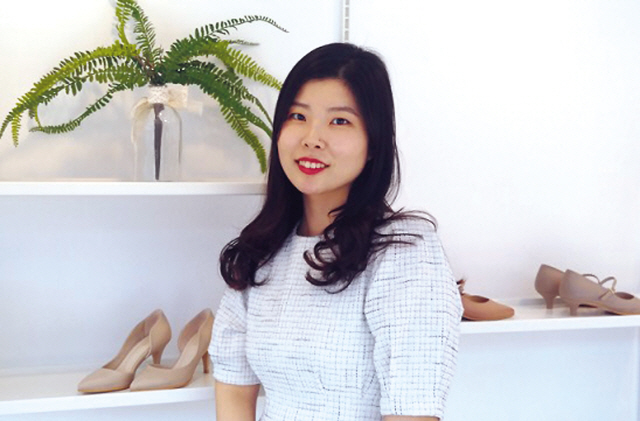 수제화 장인의 딸로서 40여년 가업을 이어 기업화에 성공한 클레츠의 김소연 대표가 창업 관련한 뒷얘기를 털어놓았다.