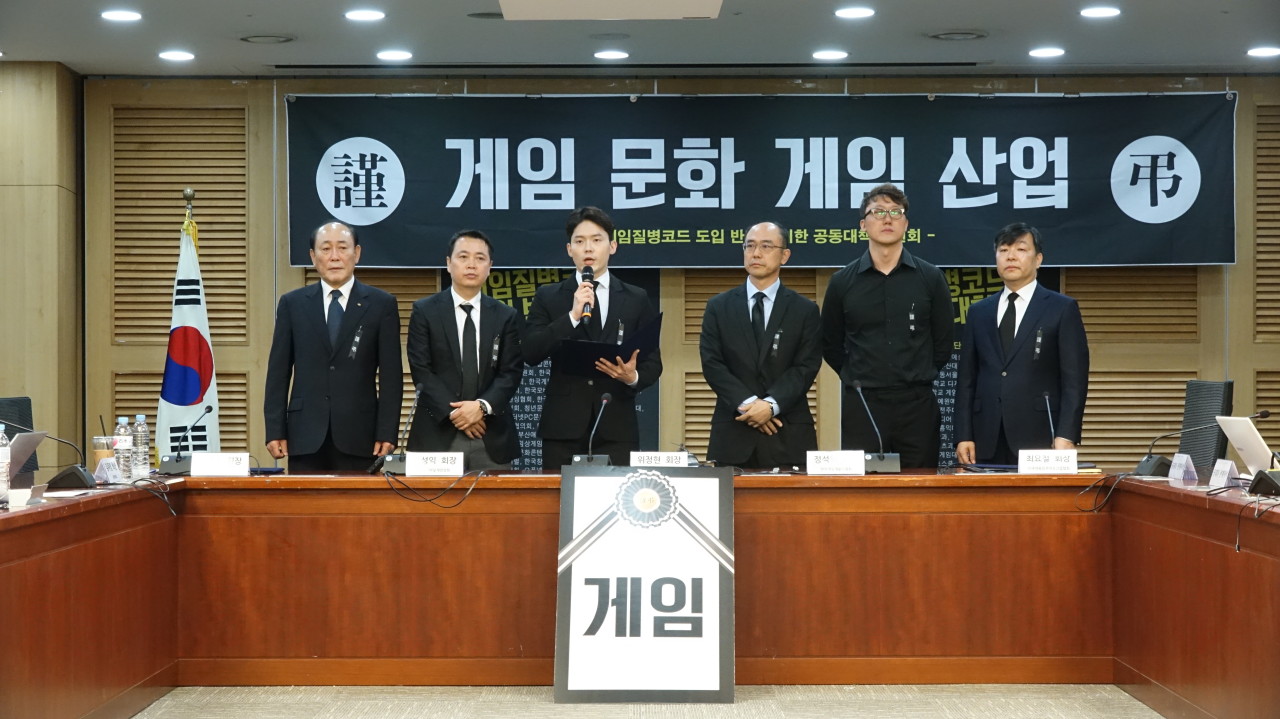 Student Kim Joo-myung from ChungAng University read the “Declaration of game freedom” (Lim Jeong-yeo/The Korea Herald)