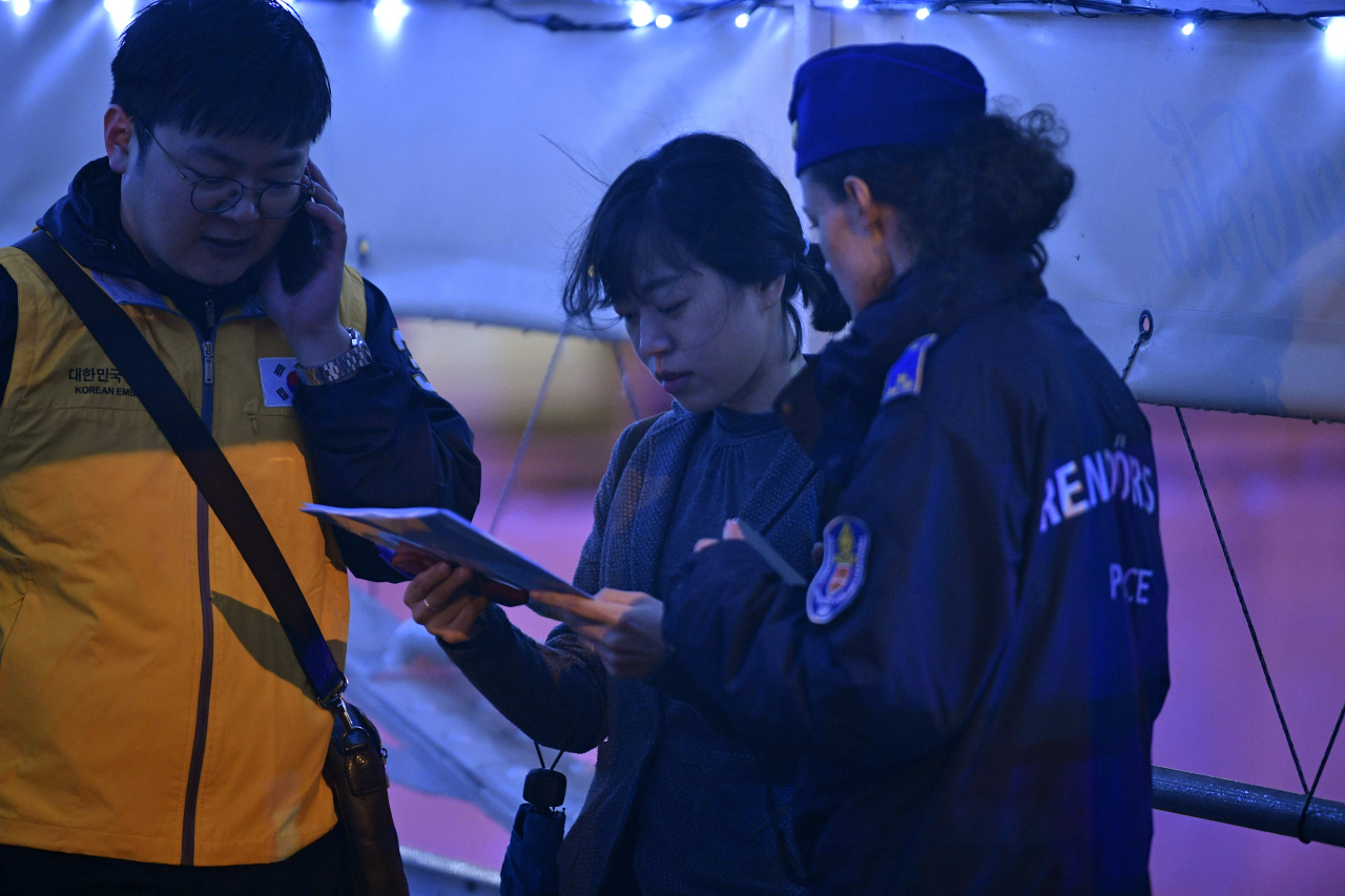 Officials with the South Korean embassy in Hungary work with the local police to identify the individuals involved in the ferry accident on Thursday. Yonhap