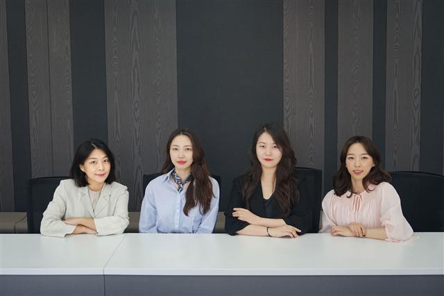 ‘화이트’ 광고 제작팀. 왼쪽부터 박보령 AD, 이혜림 AD, 전초원 CW, 권혜연 AD.  [SM C&C 제공]