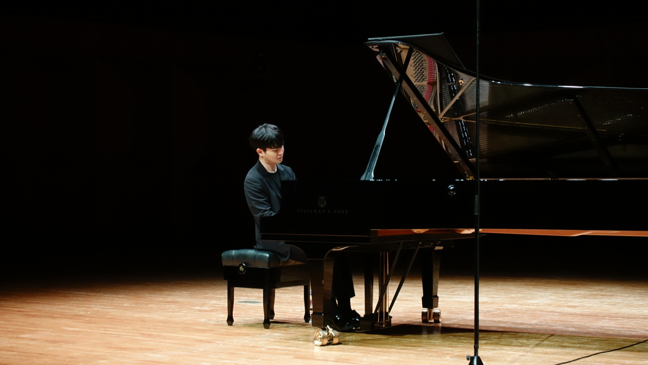 Sunwoo Yekwon performs during a rehearsal for Saturday’s recital, the last of his “My Clara” nationwide tour, at the Seoul Arts Center. (Moc Production)