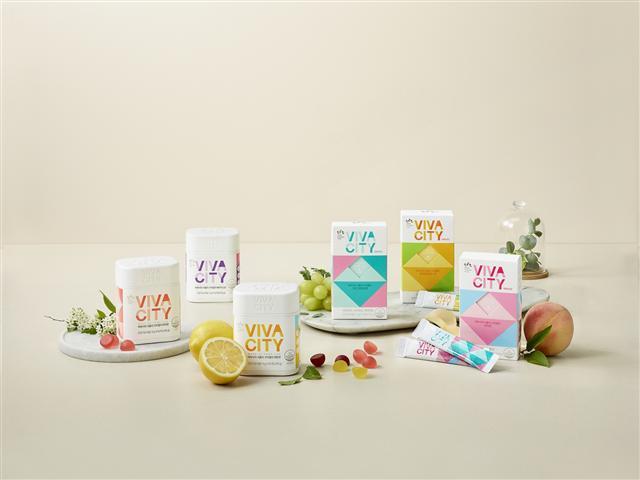 빙그레의 여성 건강 전문 브랜드 ‘비바시티’ 스틱젤리와 구미젤리.  [빙그레 제공]