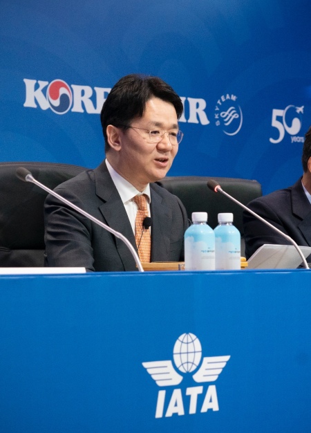 조원태 한진그룹 회장이 2일 열린 제75회 국제항공운송협회 연차총회를 진행하고 있다.