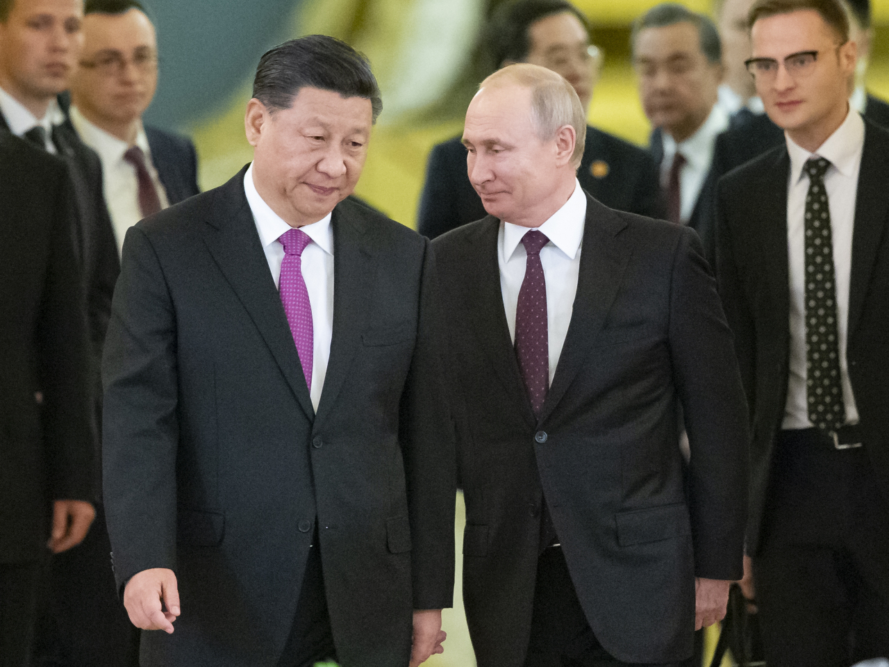 Chinese President Xi Jinping and Russian President Vladimir Putin head to the summit meeting in Moscow on Wednesday. Yonhap