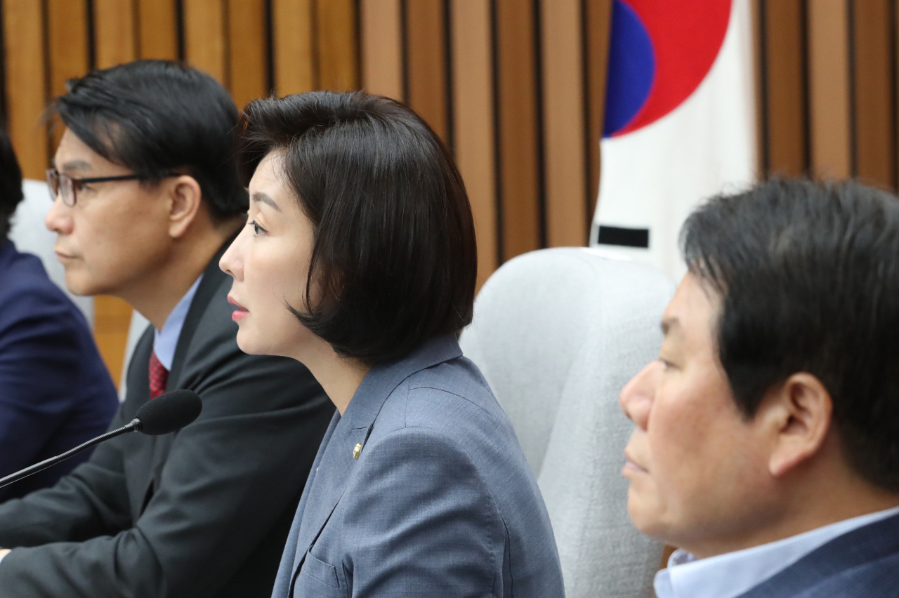 <YONHAP PHOTO-2148> 발언하는 나경원 원내대표 (서울=연합뉴스) 이진욱 기자 = 자유한국당 나경원 원내대표가 7일 국회에서 열린 원내대책회의에서 발언하고 있다. 2019.6.7 cityboy@yna.co.kr/2019-06-07 09:28:34/ <저작권자 ⓒ 1980-2019 ㈜연합뉴스. 무단 전재 재배포 금지.>
<YONHAP PHOTO-2148> 발언하는 나경원 원내대표 (서울=연합뉴스) 이진욱 기자 = 자유한국당 나경원 원내대표가 7일 국회에서 열린 원내대책회의에서 발언하고 있다. 2019.6.7 cityboy@yna.co.kr/2019-06-07 09:28:34/ <저작권자 ⓒ 1980-2019 ㈜연합뉴스. 무단 전재 재배포 금지.>